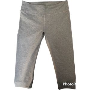 Fabletics NWOT Cropped Workout Leggings